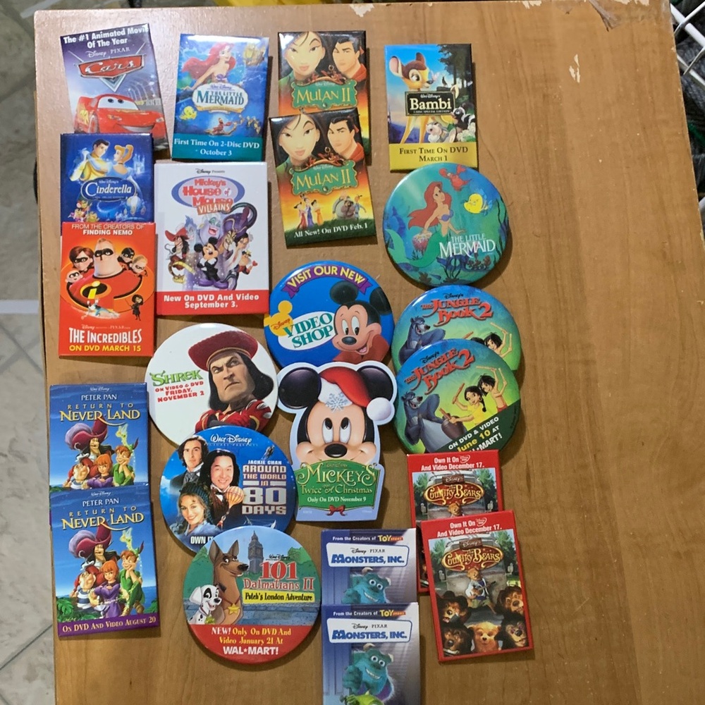 Collection Of Disney Kids Movie Colorful Pins/Pendants (22 items) collectible